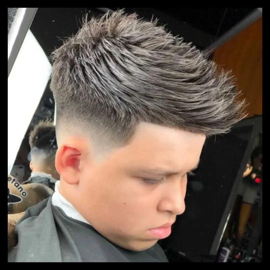 Corte com risco lateral, visto de perfil